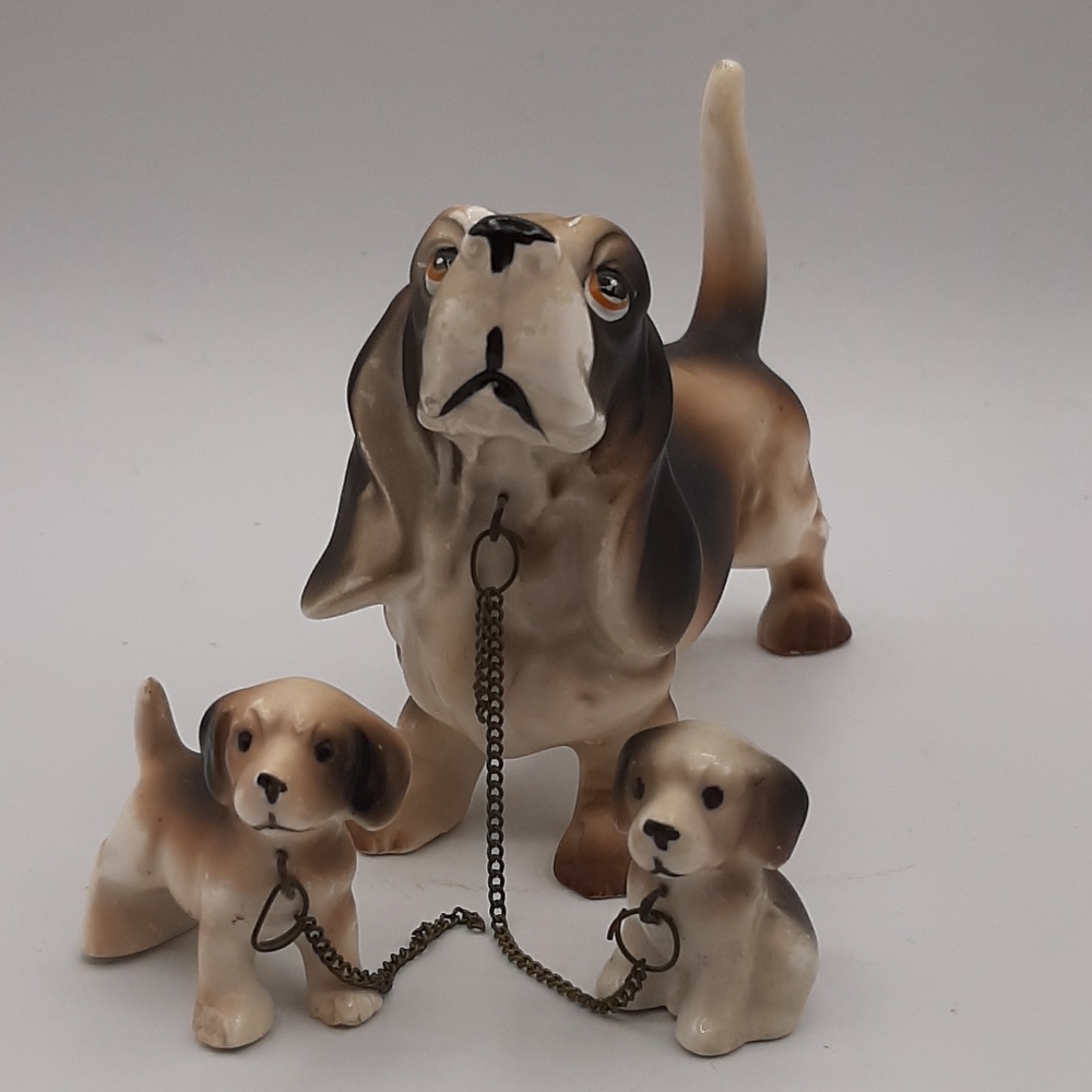 Bassett Hound Dog Mom with Two of Her Puppies on a Chain Porcelain Vintage